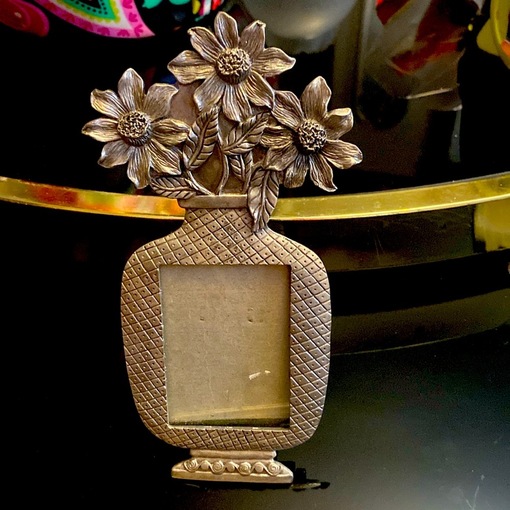 Vintage Floral Metal Table Top Picture Frame‎ vase with flowers 2 x 3 cottage